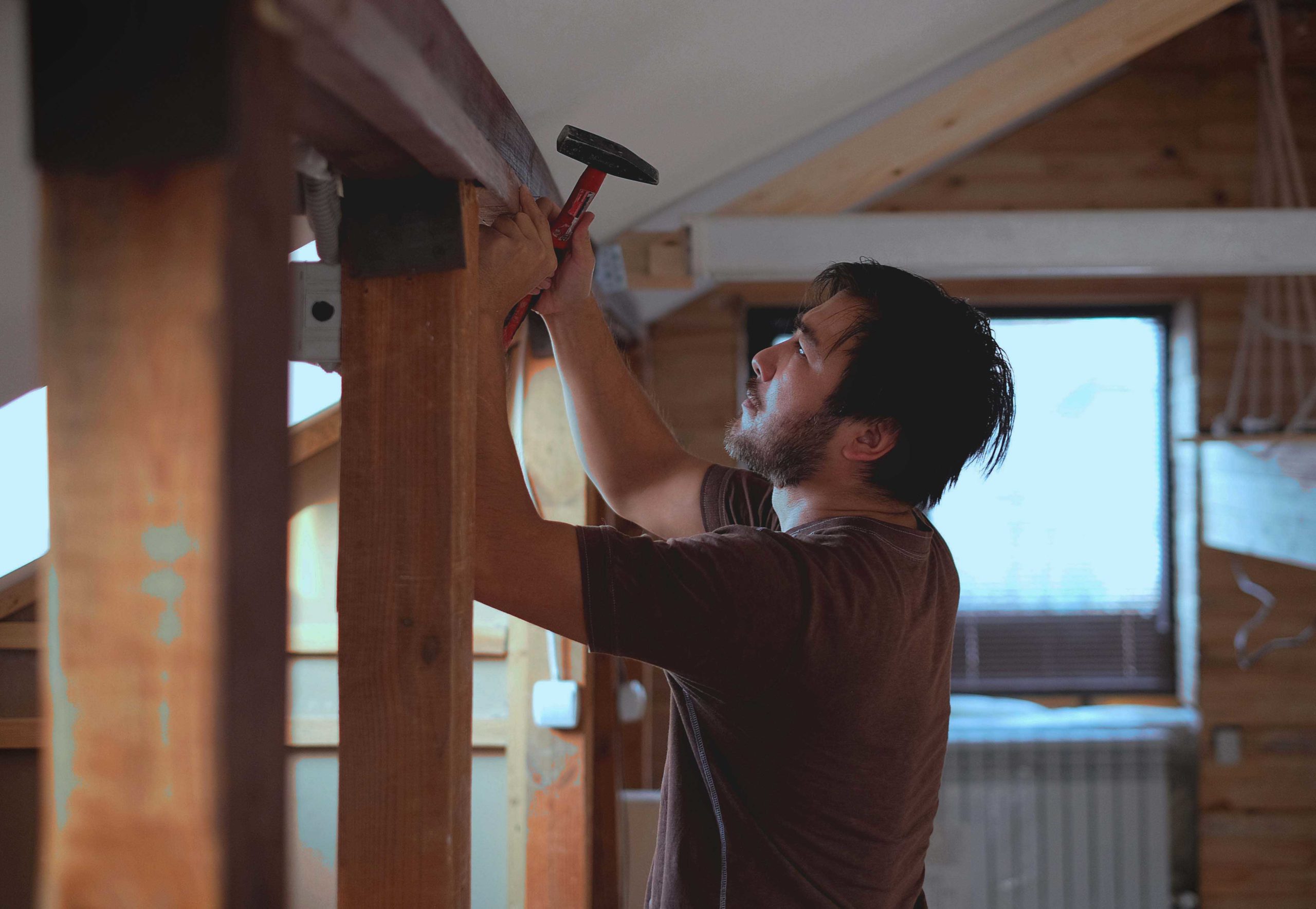 Man,Building,A,House,And,Workimg,With,Hammer,And,Wood.